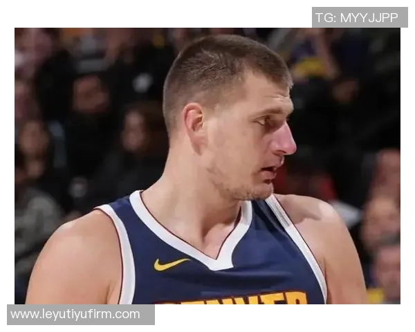 约基奇半场表现惊艳10投6中贡献12分6板6助正负值高达25