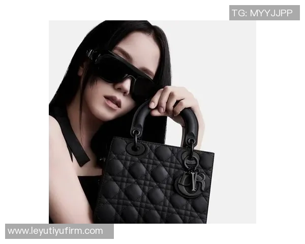 姆巴佩展现率性风格与时尚魅力迪奥2026夏季广告大片引领潮流