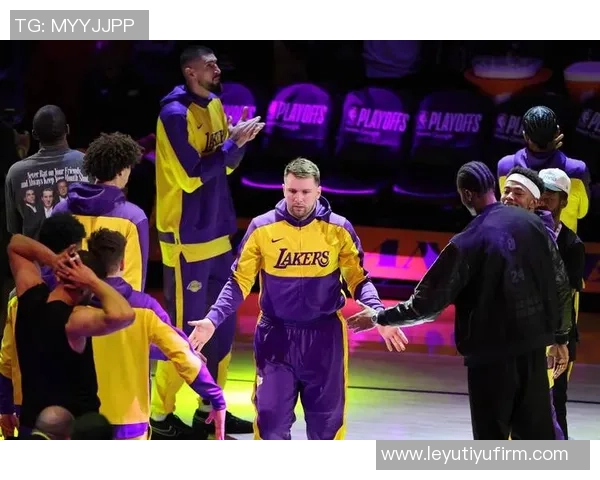 拉塞尔的低迷表现印证湖人放弃决策正确仅换得DFS半年使用权却值得深思